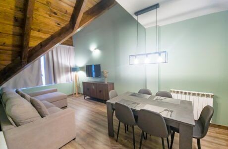 Apartamento Duplex con cama de matrimonio y dos camas